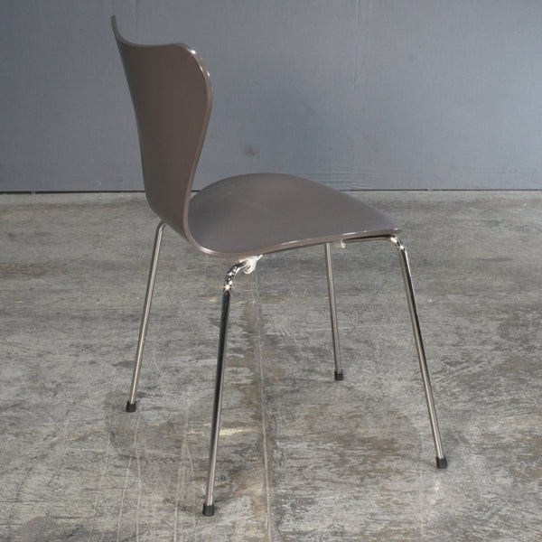Arne Jacobsen Series 7 Chair by Fritz Hansen @ REHAUS