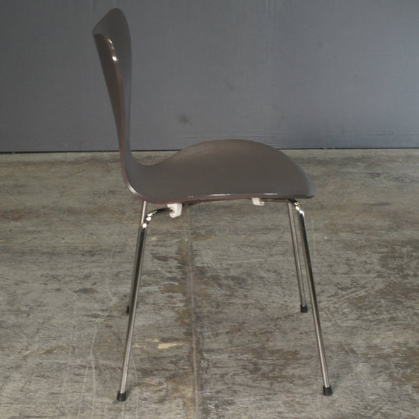 Arne Jacobsen Series 7 Chair by Fritz Hansen @ REHAUS