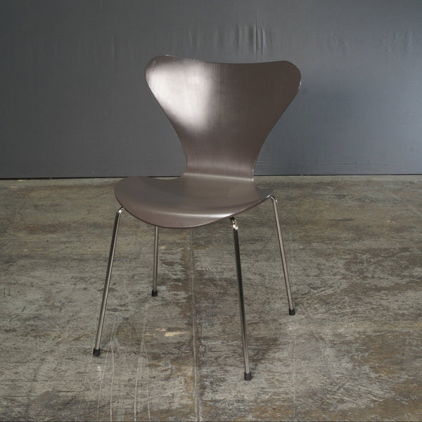 Arne Jacobsen Series 7 Chair by Fritz Hansen @ REHAUS