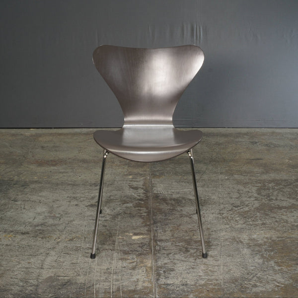 Arne Jacobsen Series 7 Chair by Fritz Hansen @ REHAUS