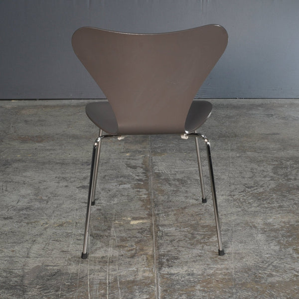 Arne Jacobsen Series 7 Chair by Fritz Hansen @ REHAUS
