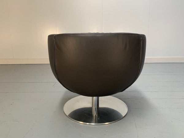 B&B Italia Tulip Armchair - In Dark Brown Gamma Leather @ REHAUS