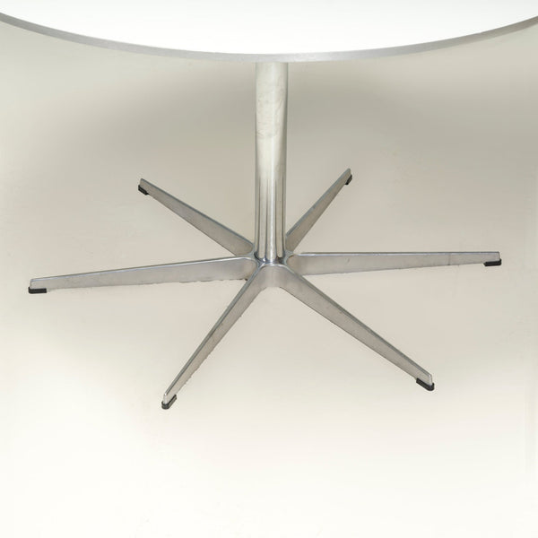 Fritz Hansen by Arne Jacobsen Circular White Dining Table - REHAUS - Fritz Hansen
