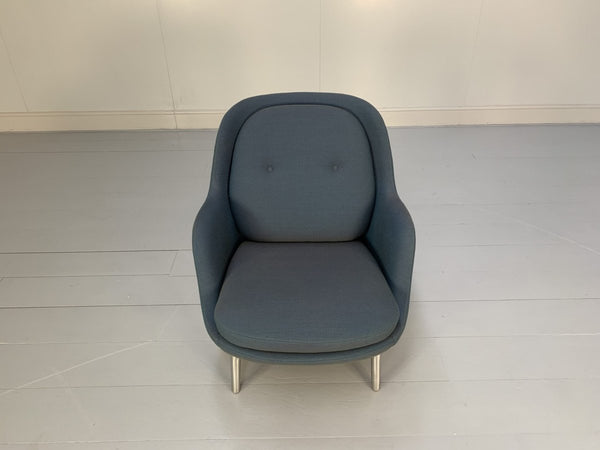 Fritz Hansen Fri Lounge Armchair - In Blue Fabric @ REHAUS