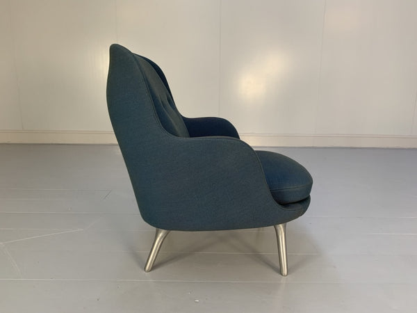 Fritz Hansen Fri Lounge Armchair - In Blue Fabric @ REHAUS