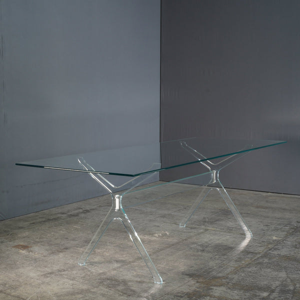 Glas Italia Vitruvian Dining Table by Piero Lissoni @ REHAUS
