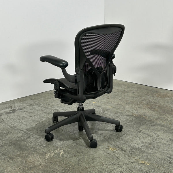 Herman Miller Aeron Desk Chair by Bill Stumpf and Don Chadwick @ REHAUS