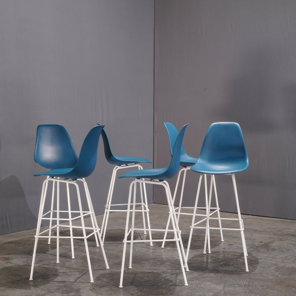 Herman Miller Blue Moulded Plastic Stool by Charles & Ray Eames - REHAUS - Herman Miller