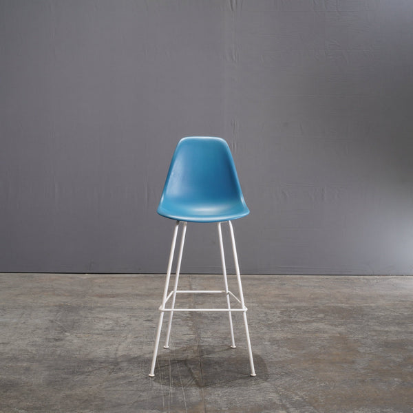Herman Miller Blue Moulded Plastic Stool by Charles & Ray Eames - REHAUS - Herman Miller