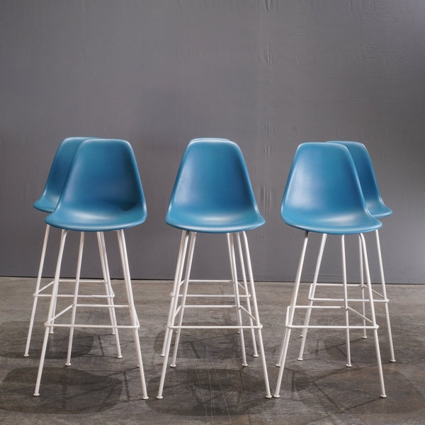 Herman Miller Blue Moulded Plastic Stool by Charles & Ray Eames - REHAUS - Herman Miller