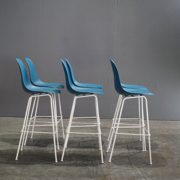 Herman Miller Blue Moulded Plastic Stool by Charles & Ray Eames - REHAUS - Herman Miller