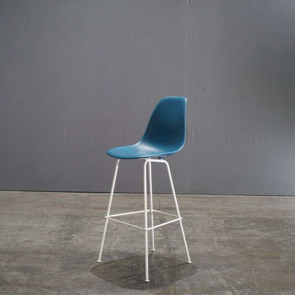 Herman Miller Blue Moulded Plastic Stool by Charles & Ray Eames - REHAUS - Herman Miller