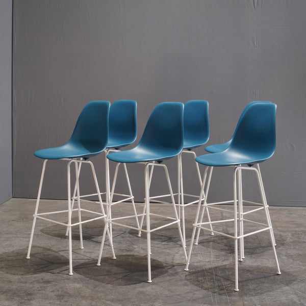 Herman Miller Blue Moulded Plastic Stool by Charles & Ray Eames - REHAUS - Herman Miller