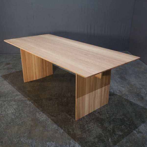 Karimoku Case Dining Table @ REHAUS