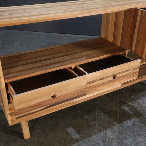 Karpenter Brooklyn Shelving Unit by Hugues Revuelta @ REHAUS