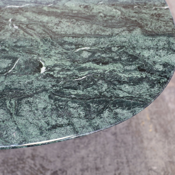 Knoll International Oval Dining Table by Eero Saarinen @ REHAUS