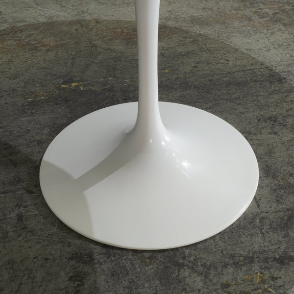 Knoll White Marble Tulip Table by Eero Saarinen @ REHAUS