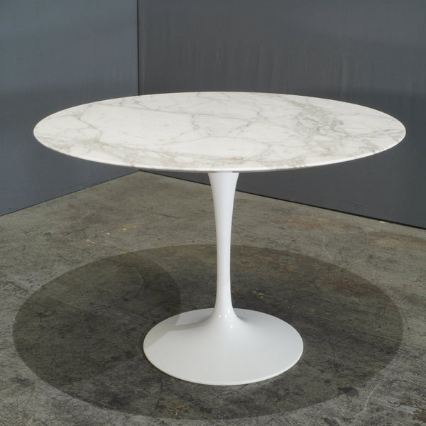 Knoll White Marble Tulip Table by Eero Saarinen @ REHAUS