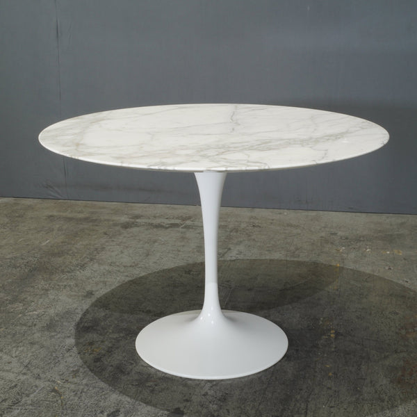 Knoll White Marble Tulip Table by Eero Saarinen @ REHAUS
