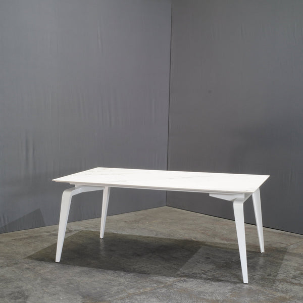 Ligne Roset Odessa Dining Table with White Lacquered Base by Mauro Lipparini - REHAUS - Ligne Roset