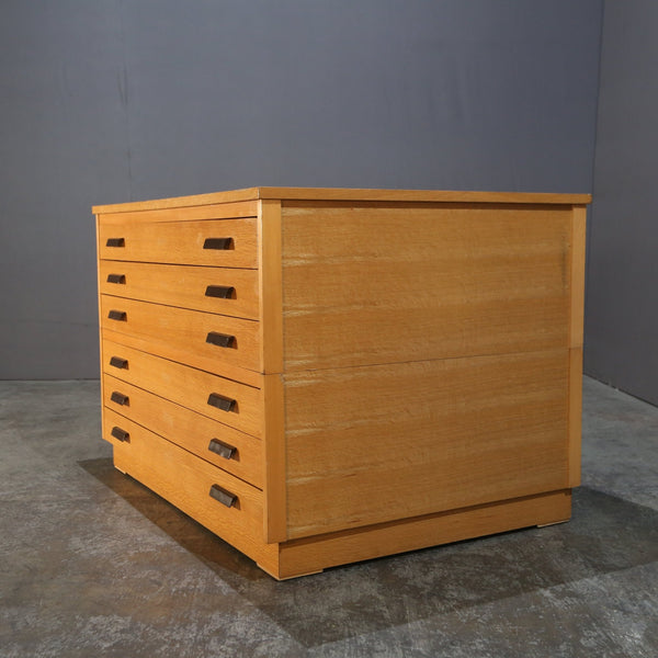 Mid - Century Plan Chest @ REHAUS