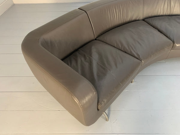 Minotti Dubuffet Curved Sofa - in Dark Grey Pelle Leather @ REHAUS