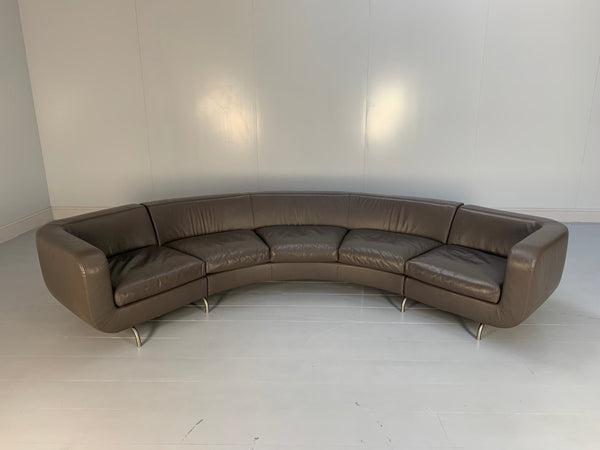 Minotti Dubuffet Curved Sofa - in Dark Grey Pelle Leather @ REHAUS