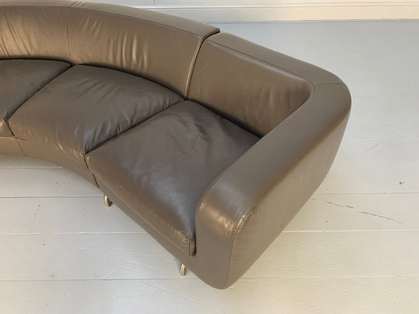 Minotti Dubuffet Curved Sofa - in Dark Grey Pelle Leather @ REHAUS