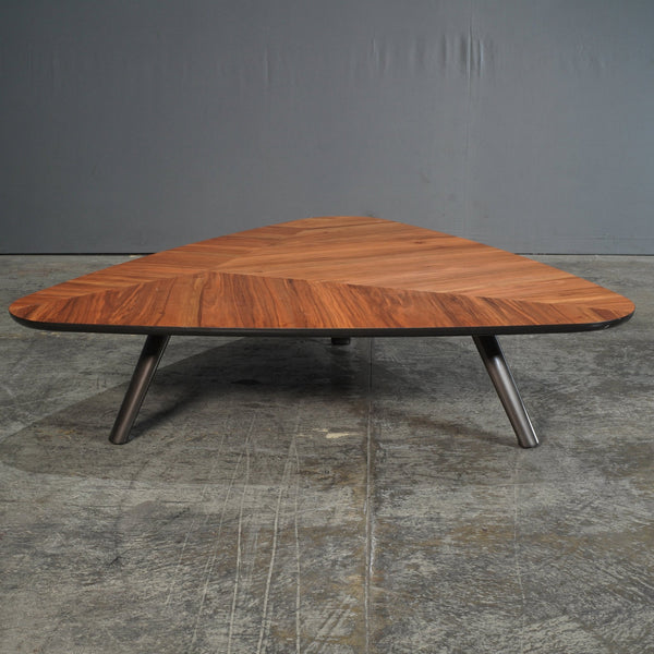 Minotti Sullivan Triangular Coffee Table by Rodolfo Dordoni @ REHAUS