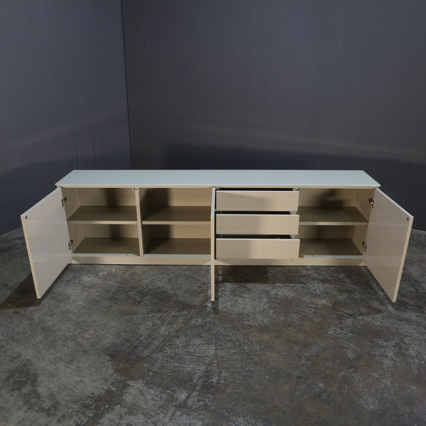 Molteni 505 Platinum Sideboard with Glass Top @ REHAUS