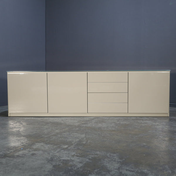 Molteni 505 Platinum Sideboard with Glass Top @ REHAUS