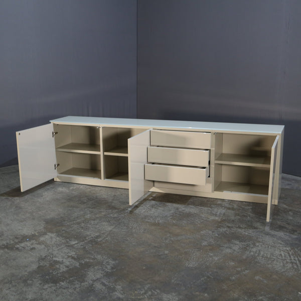 Molteni 505 Platinum Sideboard with Glass Top @ REHAUS