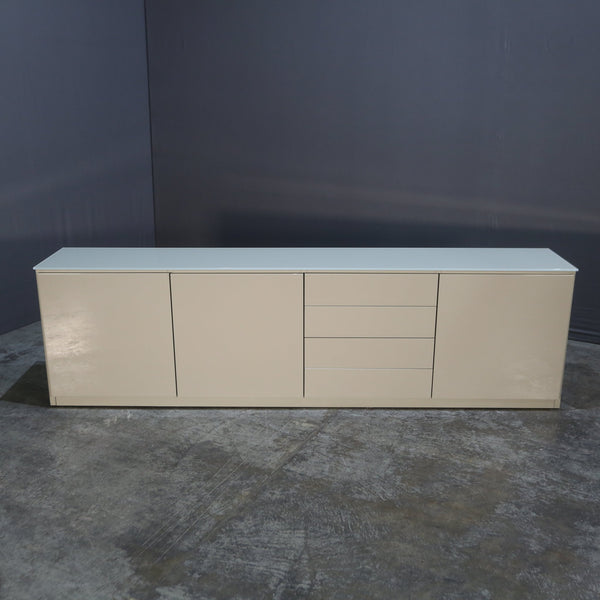 Molteni 505 Platinum Sideboard with Glass Top @ REHAUS