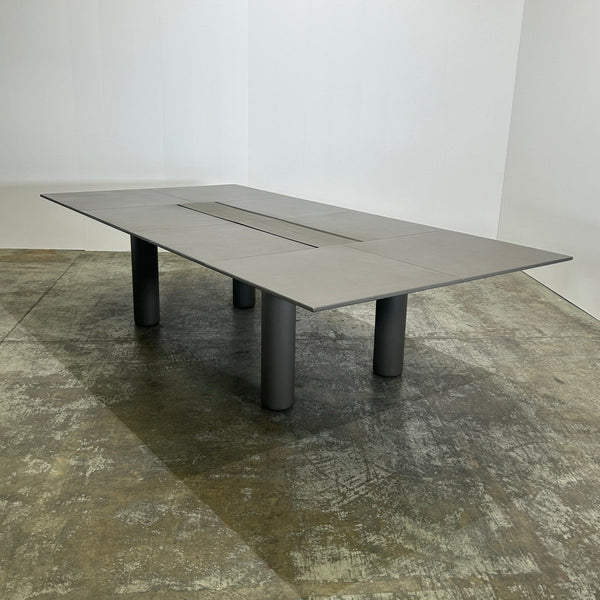 Poltrona Frau CEO Cube Meeting Table @ REHAUS
