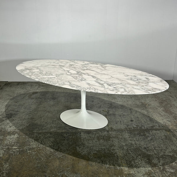 Saarinen Arabescato Oval Dining Table by Knoll @ REHAUS