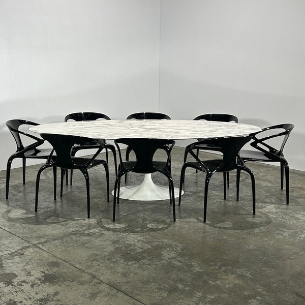 Saarinen Arabescato Oval Dining Table by Knoll @ REHAUS