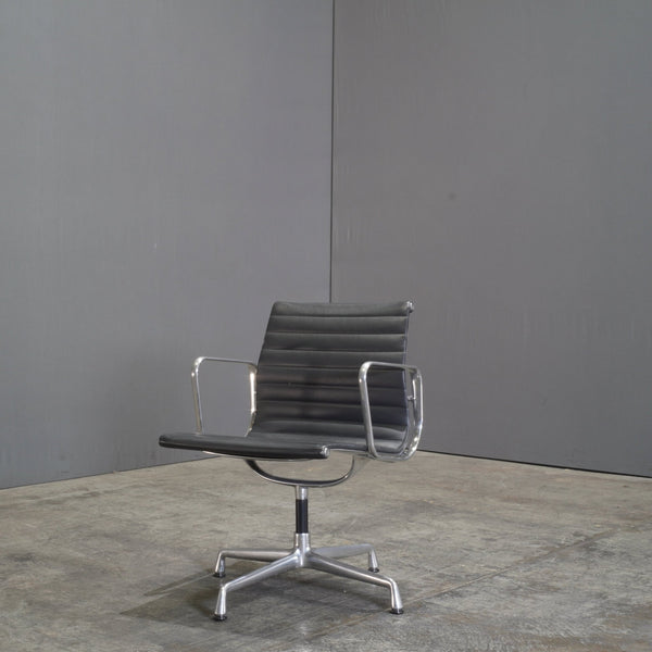 Vitra Black Leather Alu EA 117 Aluminium Office Chair by Charles & Ray Eames @ REHAUS
