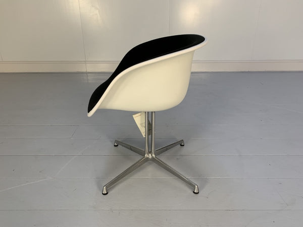 Vitra La Fonda Eames Chair & Marble Table - In Black Hopsack @ REHAUS
