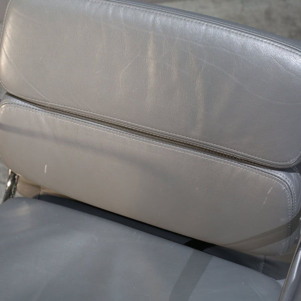 Vitra Soft Pad EA208 Chair by Charles & Ray Eames @ REHAUS