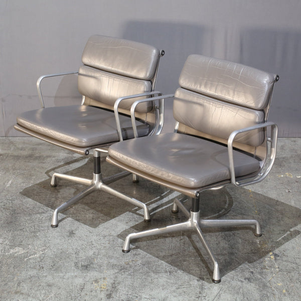 Vitra Soft Pad EA208 Chair by Charles & Ray Eames @ REHAUS