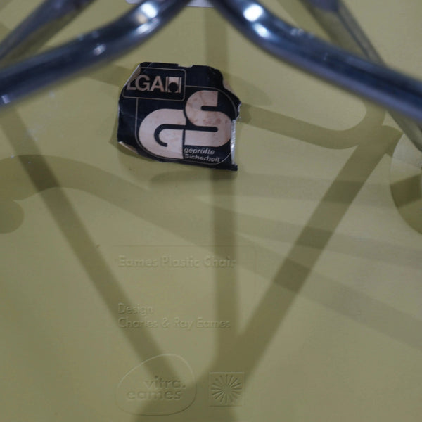 Vitra Yellow Chairs - REHAUS - Vitra