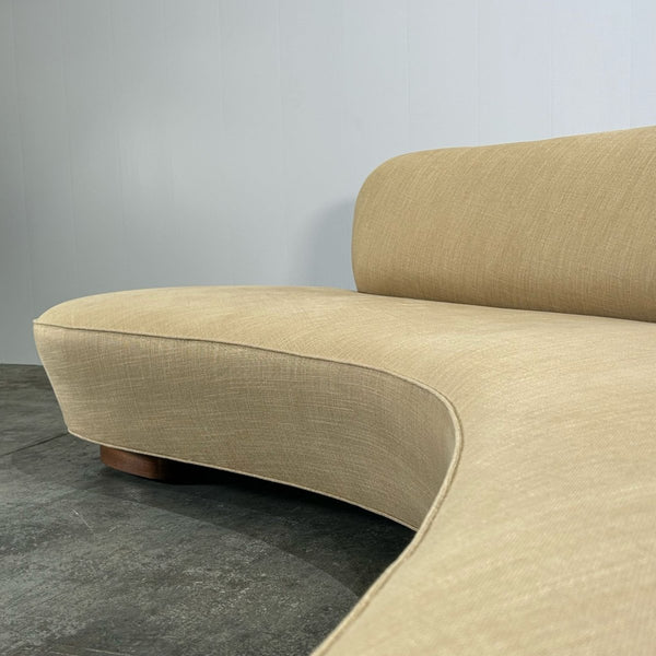 Vladimir Kagan Serpentine Sofa @ REHAUS