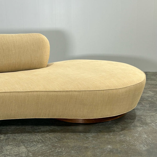 Vladimir Kagan Serpentine Sofa @ REHAUS