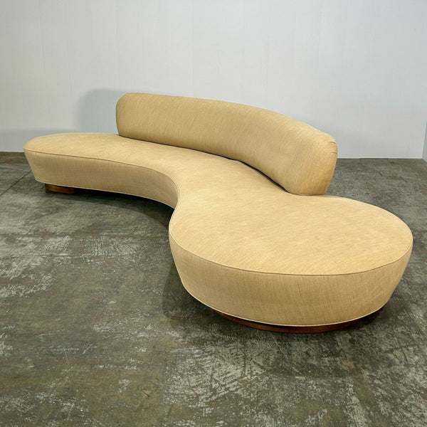 Vladimir Kagan Serpentine Sofa @ REHAUS