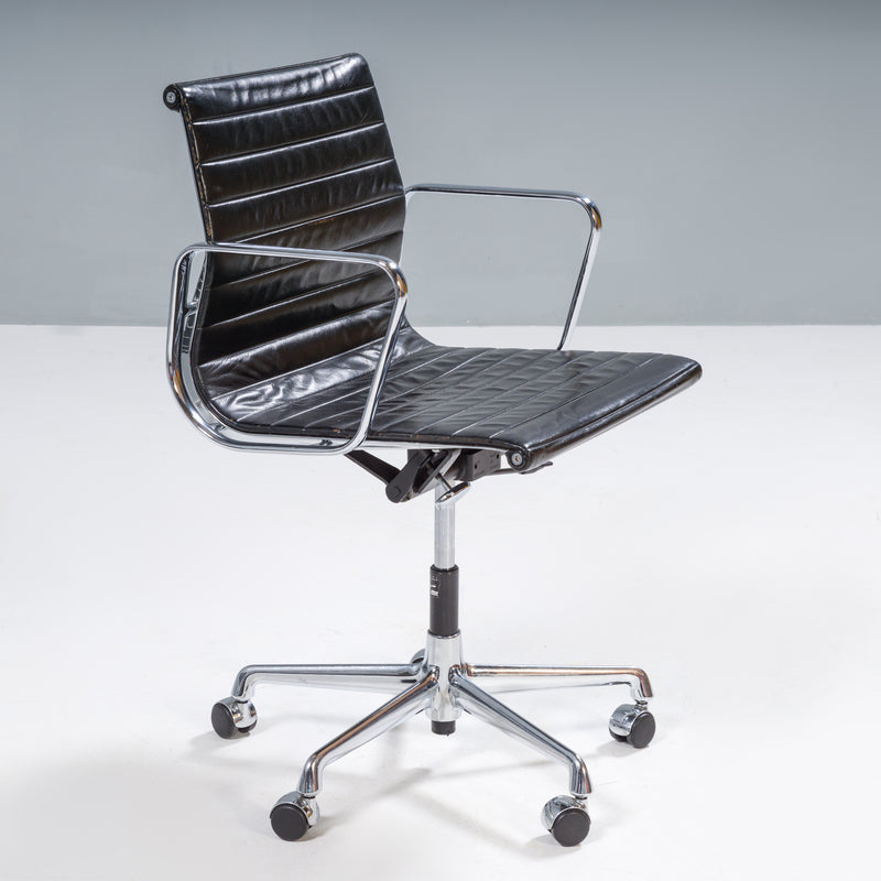 Charles & Ray Eames for Vitra Black Leather Alu EA 117 Aluminium Office Chair