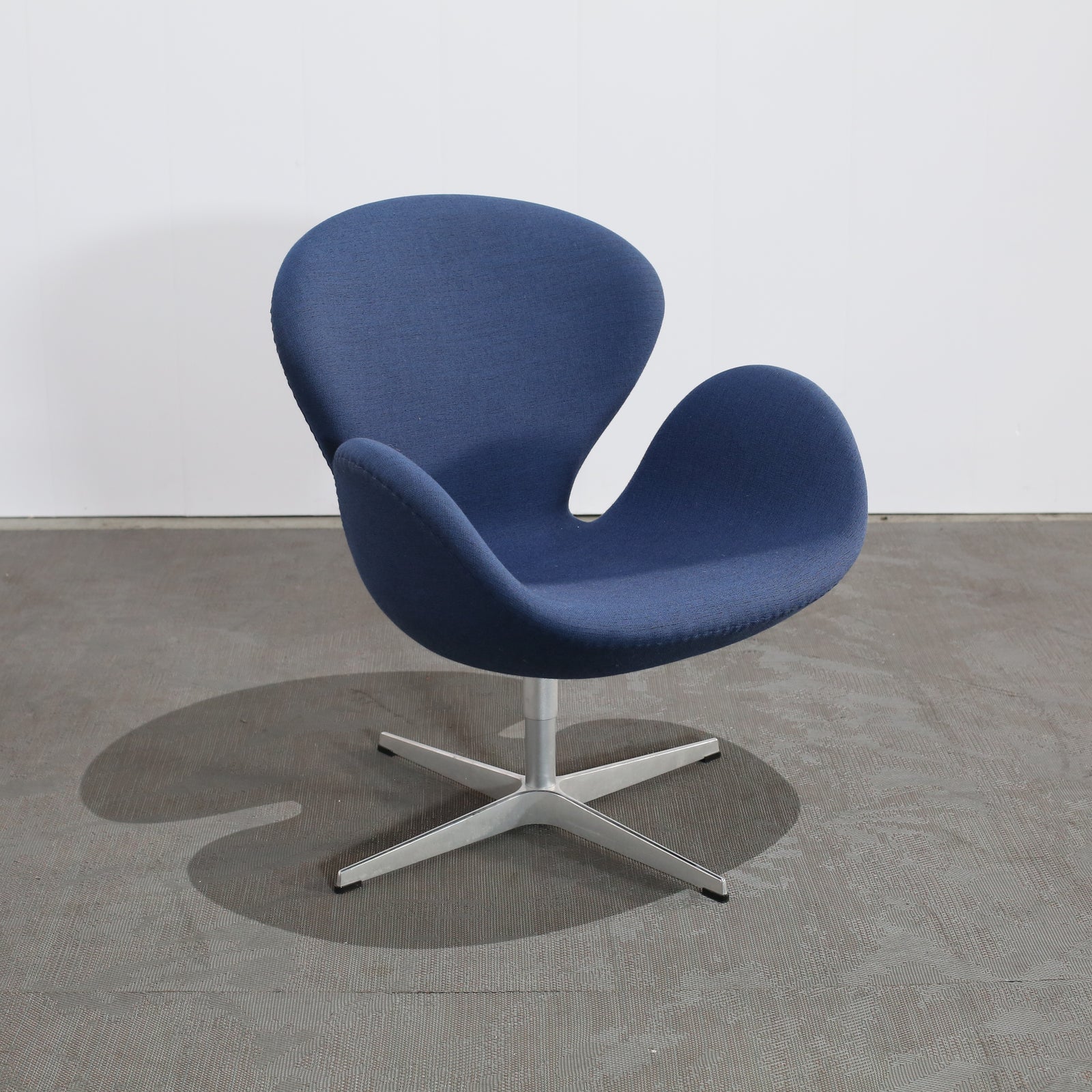 Fritz Hansen Swan Chair by Arne Jacobsen