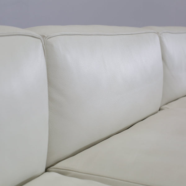 5 Canapé, Appartement Le Corbusier Three Seater in White Leather with Black Frame @ REHAUS