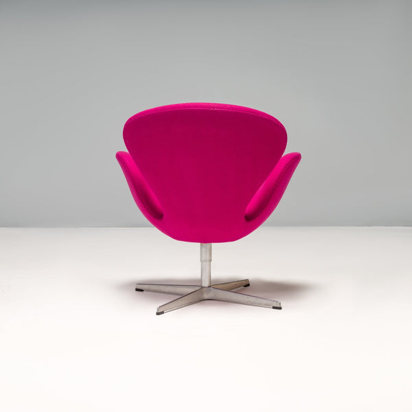 Arne Jacobsen for Fritz Hansen Purple Swan Swivel Armchair - REHAUS - arne jacobsen