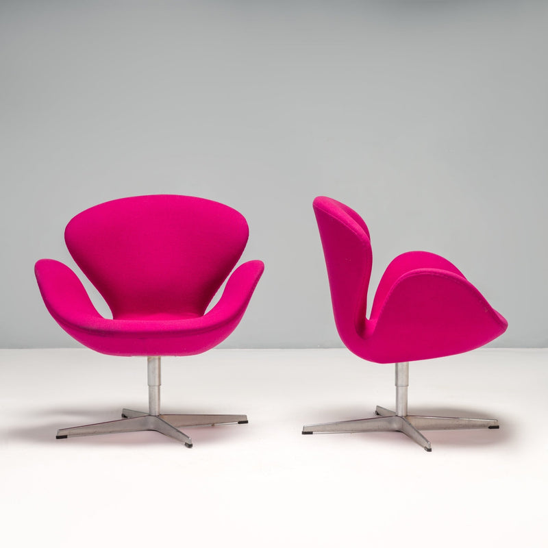 Arne Jacobsen for Fritz Hansen Purple Swan Swivel Armchair, Set of 2 - REHAUS - arne jacobsen