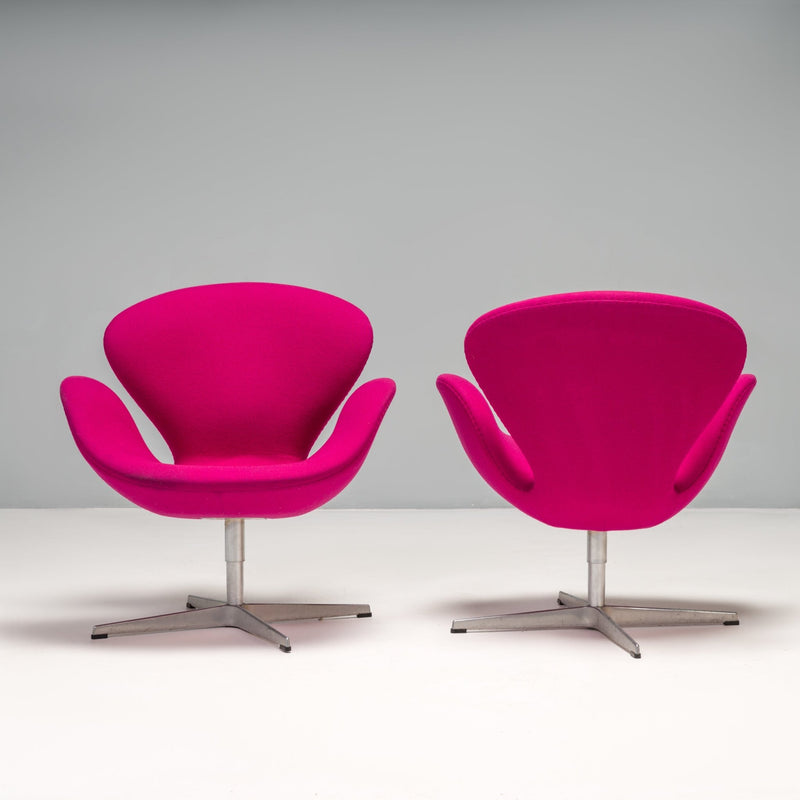 Arne Jacobsen for Fritz Hansen Purple Swan Swivel Armchair, Set of 2 - REHAUS - arne jacobsen